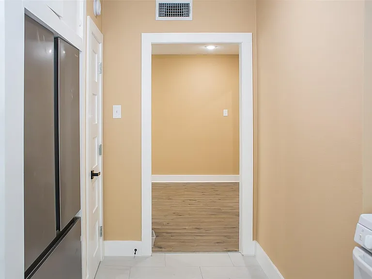 2301 Albans Rd — Photo 15