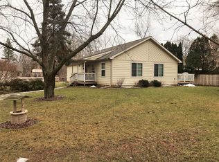 109 Rosebud Ave, Crystal Lake, IL 60014