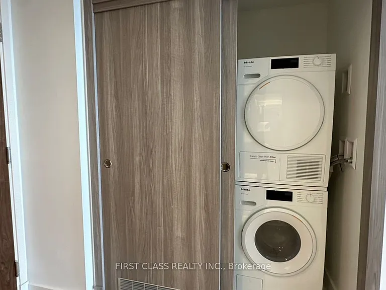 27 McMahon Dr #1003 — Photo 4