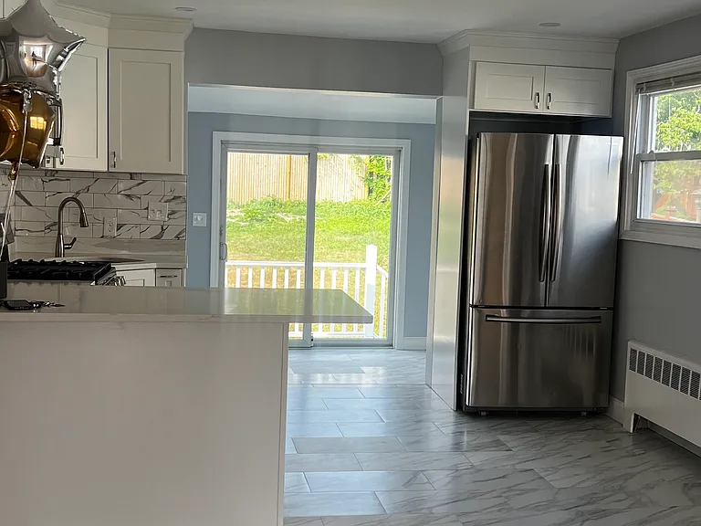 185 Suffolk Ave #2 — Photo 2