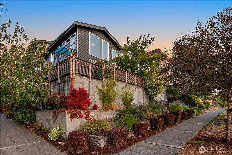 2nd image of 4121 SW Edmunds Street