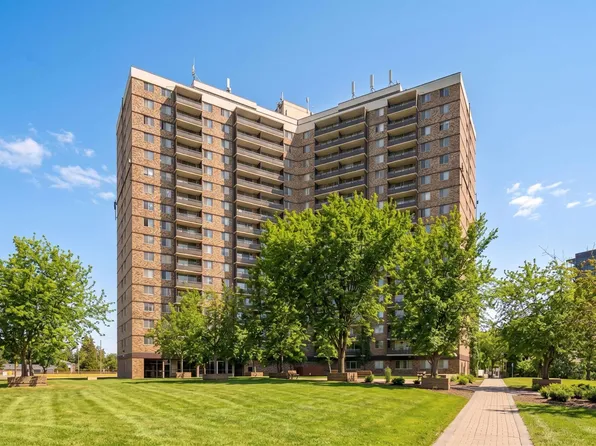 13910 Stony Plain Rd NW #1502, Edmonton, AB T5N 3R2