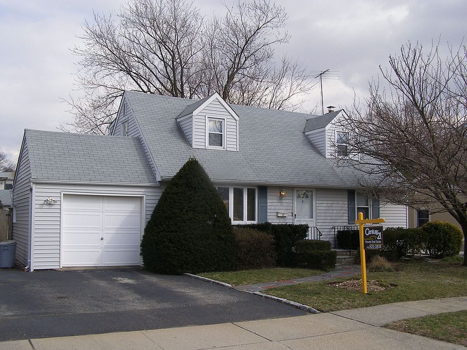 1st image of 7 Burkland Ln
