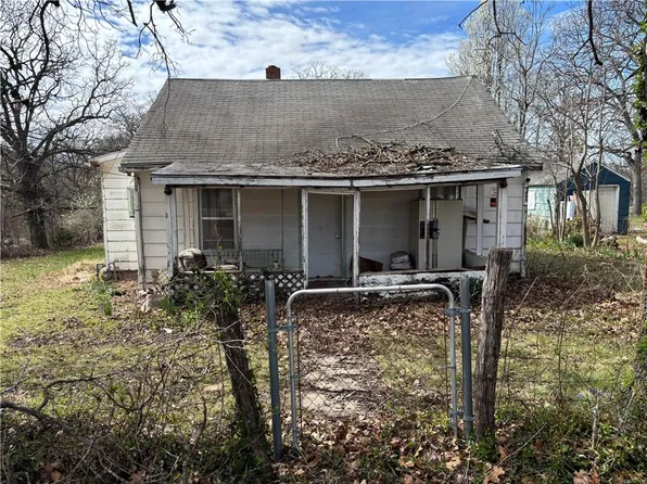 102 N Summer St, El Dorado Springs, MO 64744