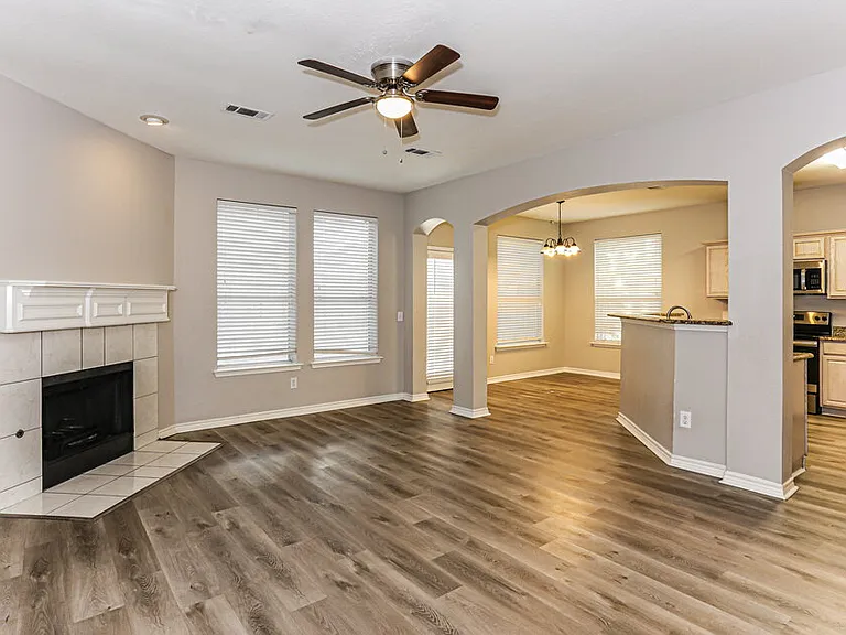 1630 Redwood Dr — Photo 4