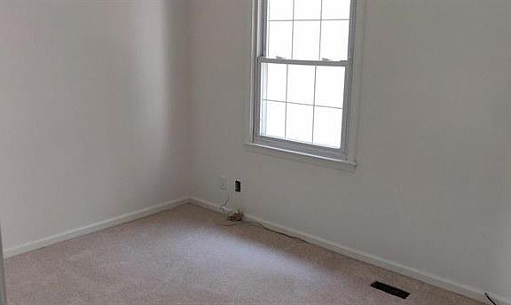 5th image of 307 Powhatan Ct