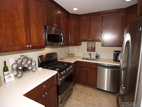 3rd image of 107 Brattle Cir