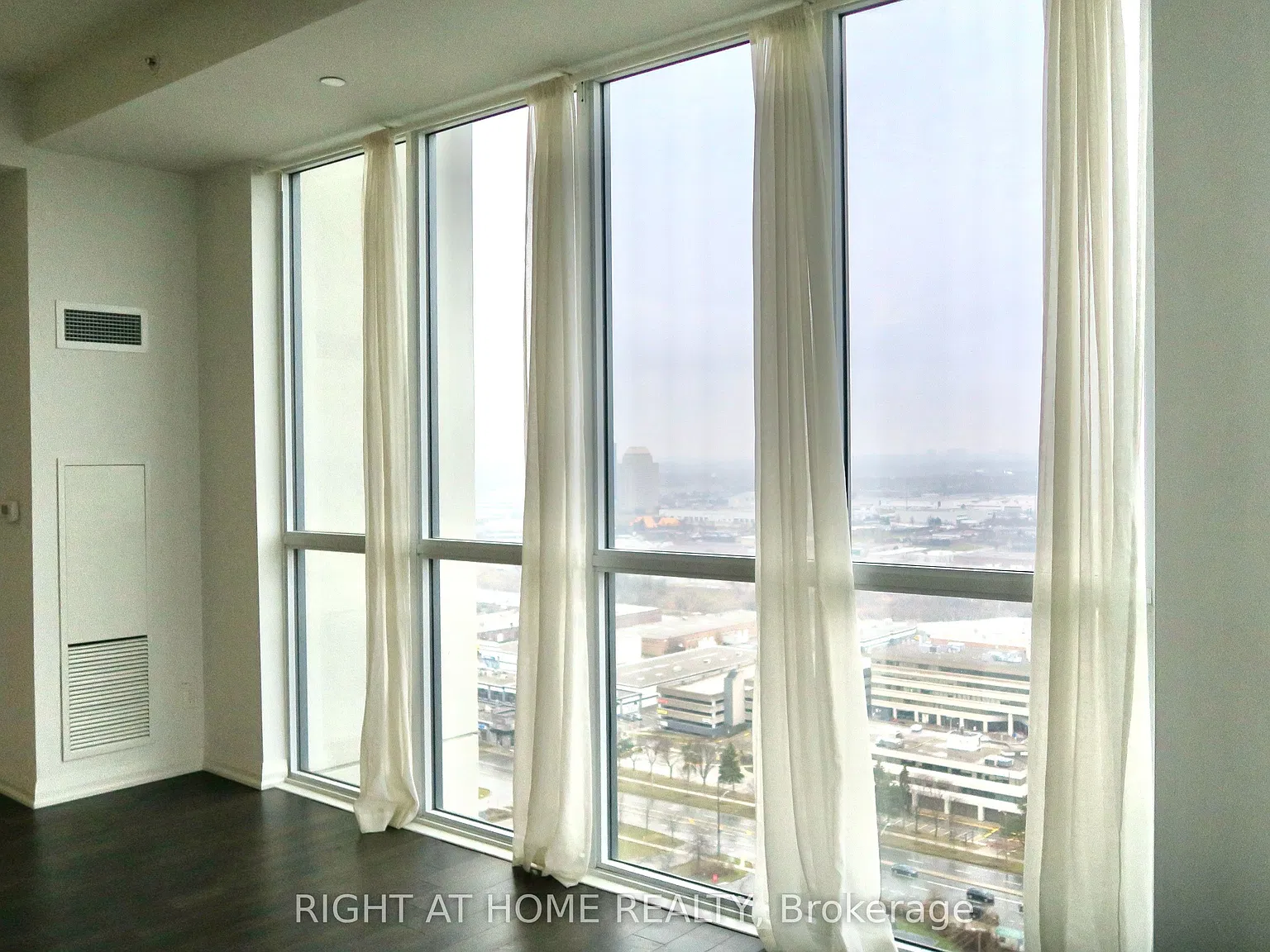 ME Living Condos — Photo 3