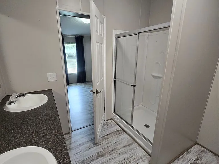 711 Wellington Rd — Photo 12