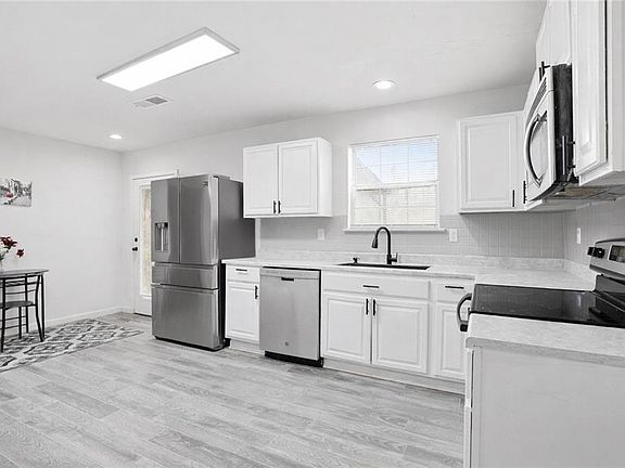 4th image of 5432 Windfern Ct