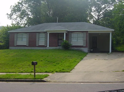 2838 Laredo St