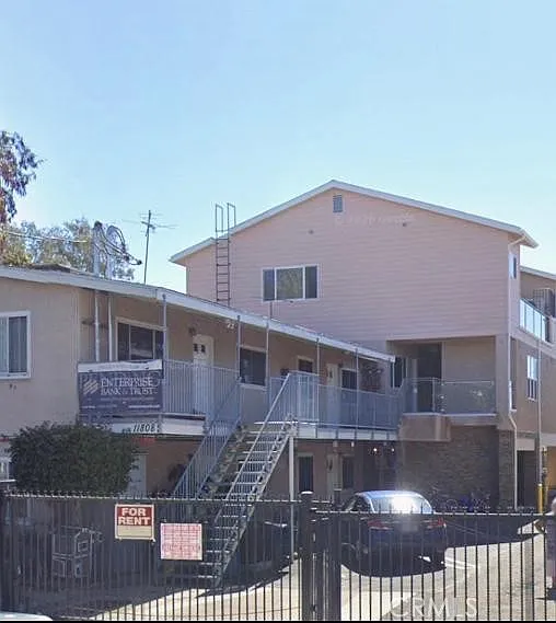 2 bed, 1073 sqft, $2,800 — Photo 1