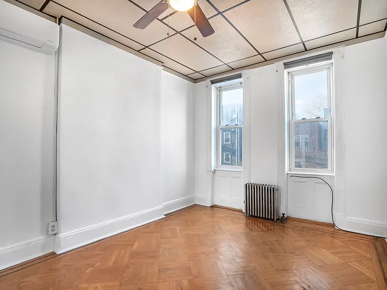 19 Reeve Pl #2R — Photo 2