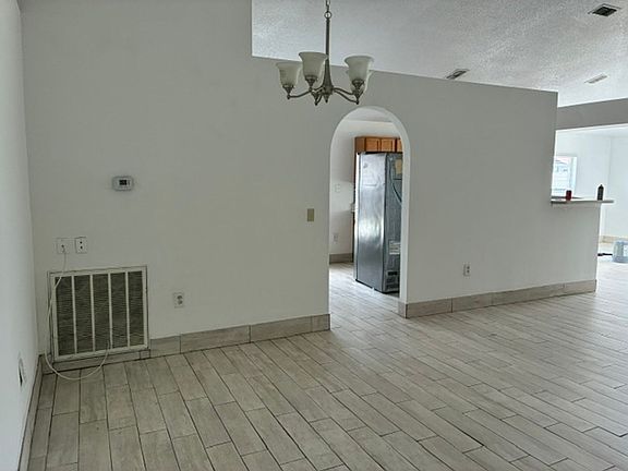 5th image of 616 Sunway Ln