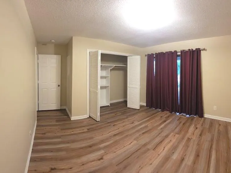 200 S Linwood Ave — Photo 5