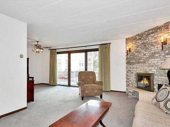 3rd image of 4031 W 97th St APT 1S