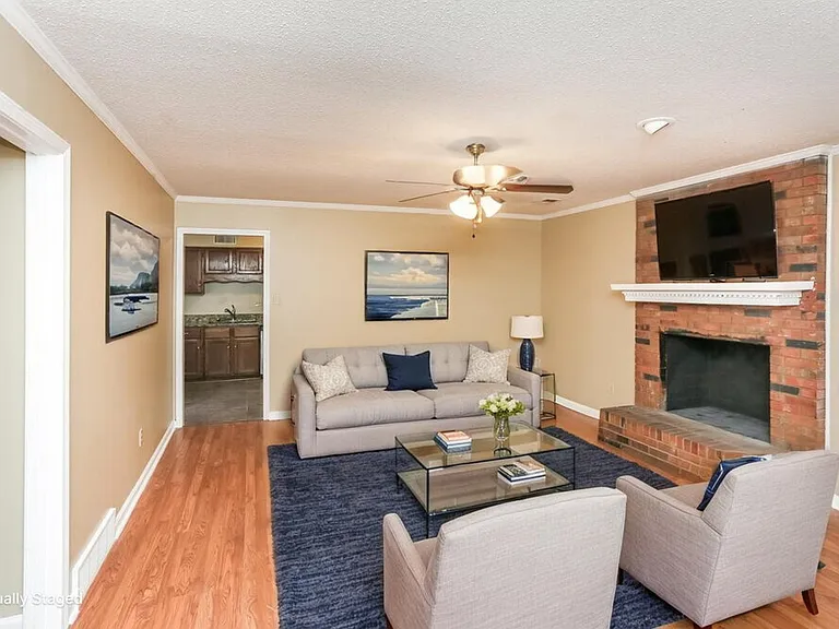 8123 Cairn Dr — Photo 4