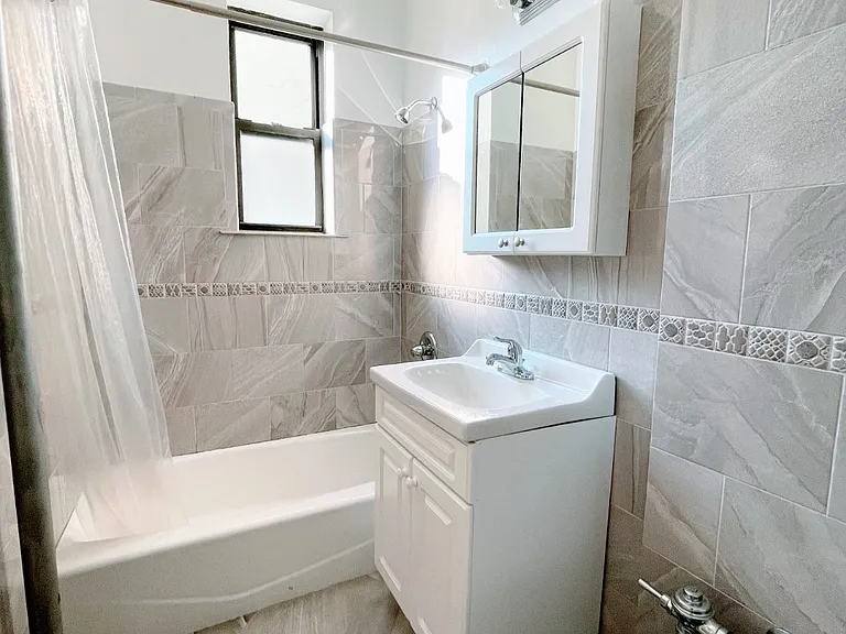 28-4 33rd St #3 — Photo 5