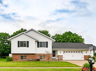 955 Windhill St, Onalaska, WI 54650