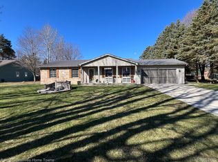 3877 Estates Dr, Fort Gratiot, MI