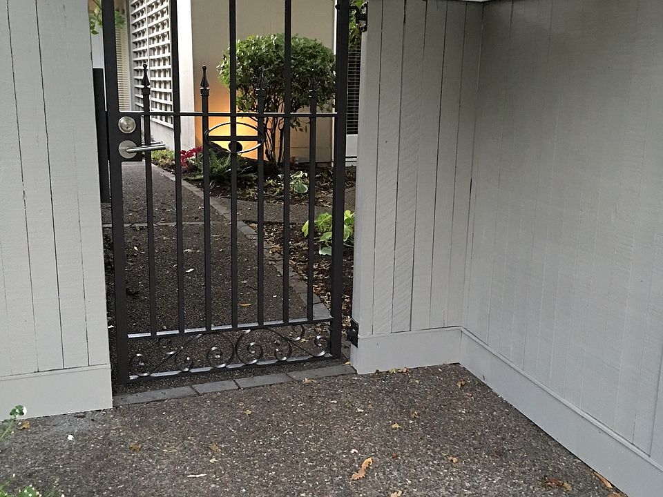 2nd image of 983 Lake Front Rd