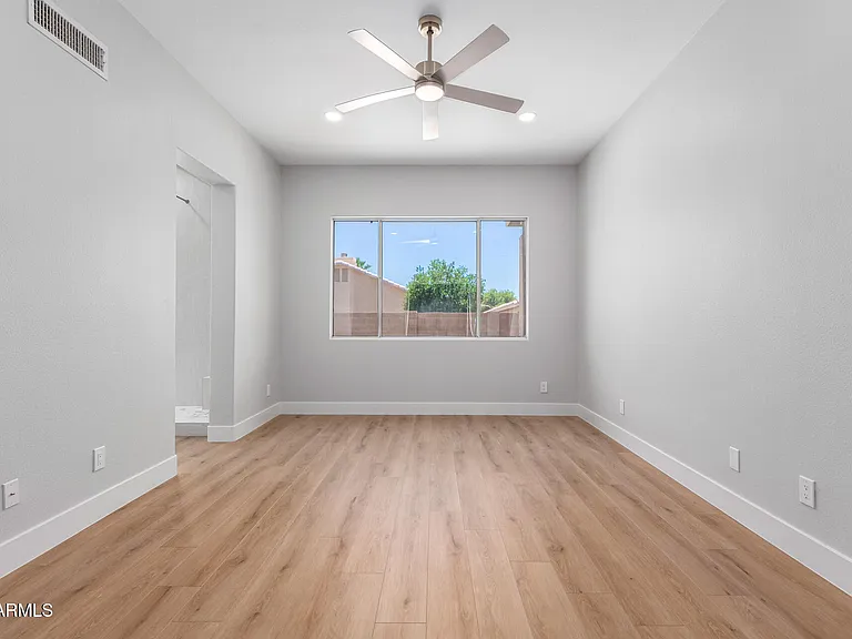 13711 W Tara Ln — Photo 14