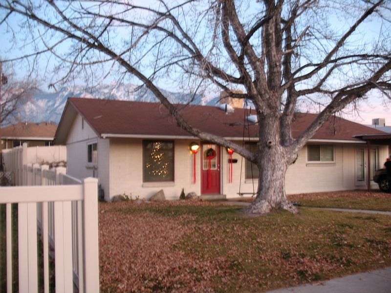 1st image of 10241 S Phlox St