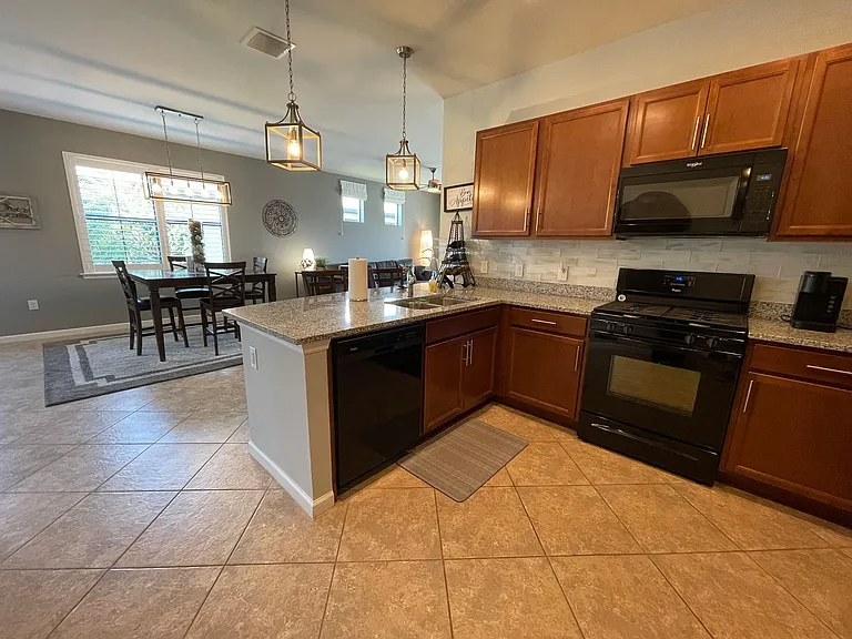 7631 Jacaranda Ln — Photo 16