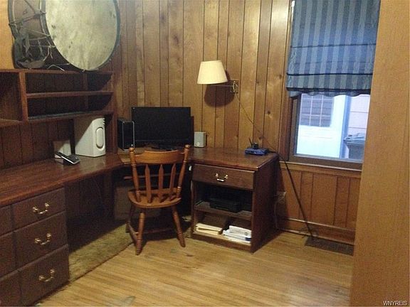 5th image of 298 Thompson St