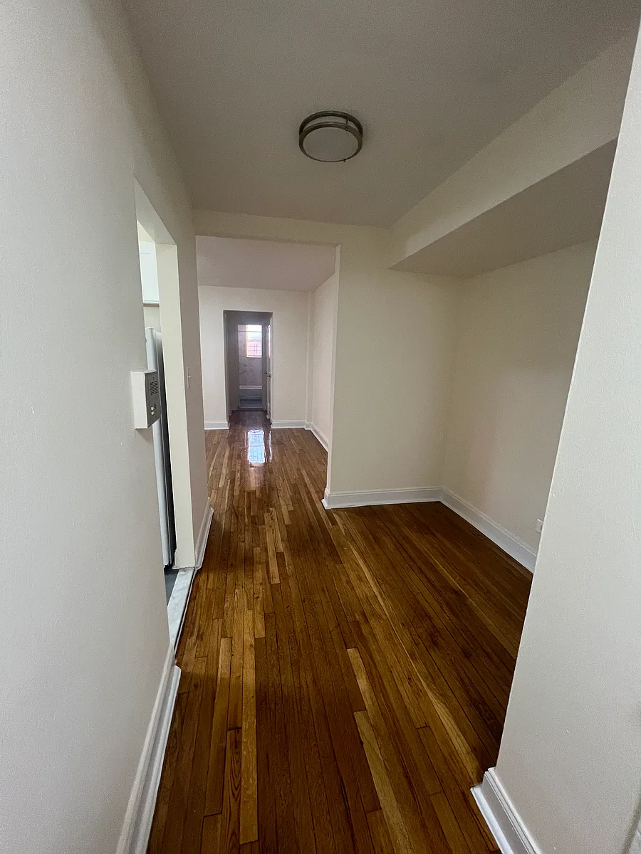 Building Photo - 2681 W 2nd St #3C
