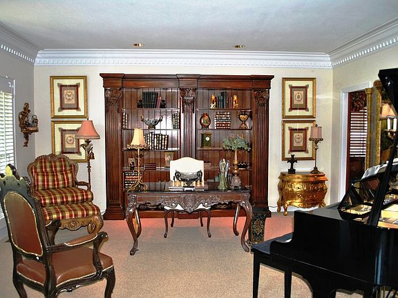 4th image of 2122 White Lane Dr