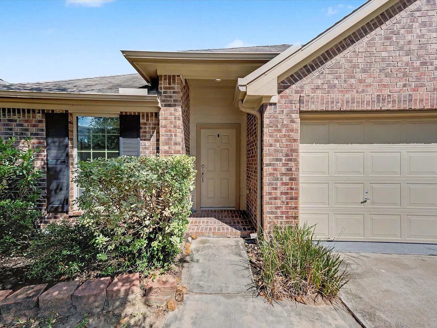 3 bed, 2.0 bath, 1774 sqft, $2,000 — Photo 4