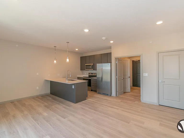 Chateau at Yankee Hill Apartments — Photo 25