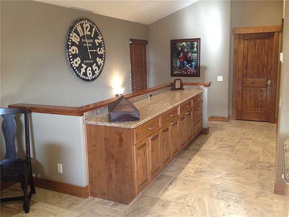 4th image of 826 Rosewood Cir