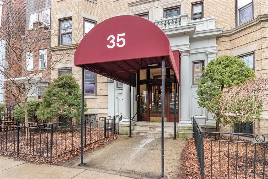 Studio, 1.0 bath, 420 sqft, $2,400 — Photo 1