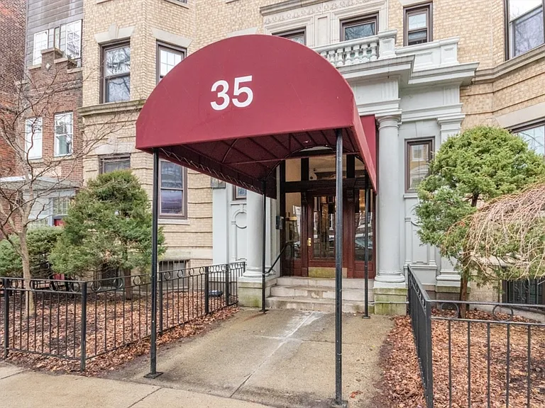 35 Queensberry St #22 — Photo 1