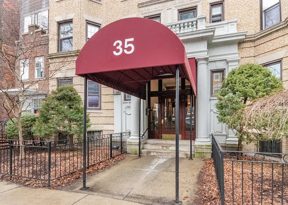 35 Queensberry St #22