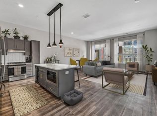 1850 Green Bay Rd #201, Highland Park, IL 60035