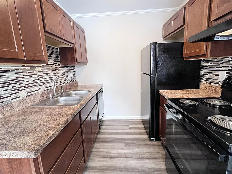 Sharondale Woods Apartments — Photo 79