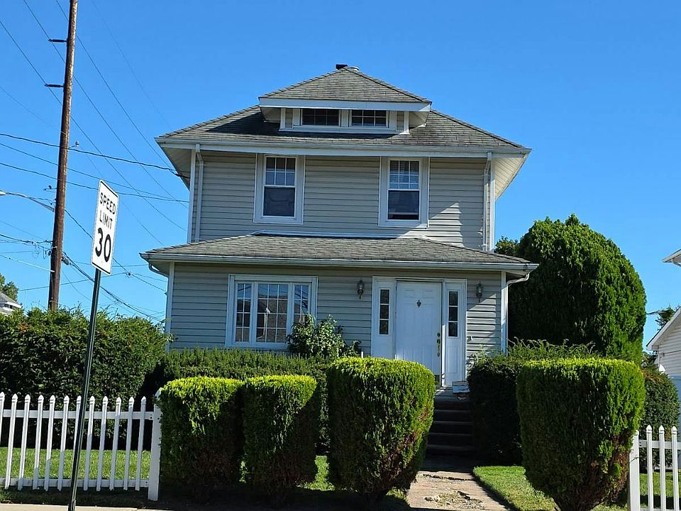 1st image of 350 Rochelle Ave