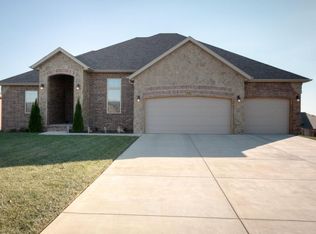 1638 N Oakfair Pl, Springfield, MO 65802
