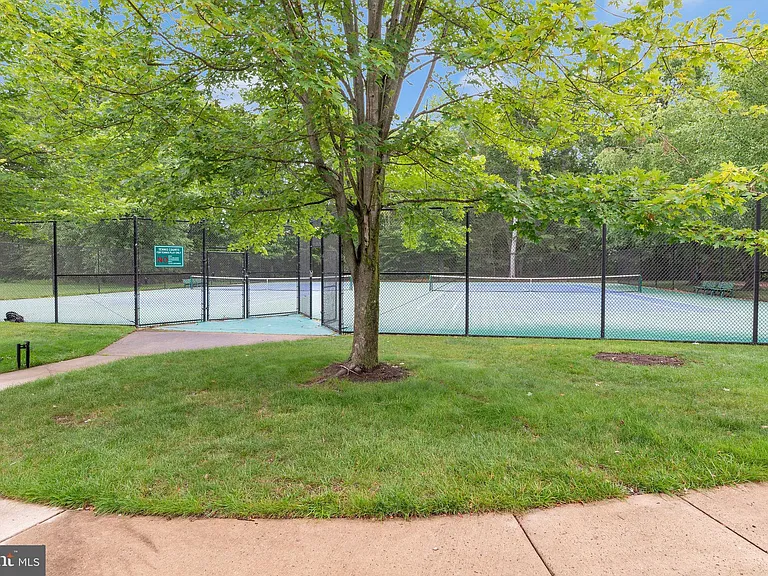 16 Cardiff Ct — Photo 55