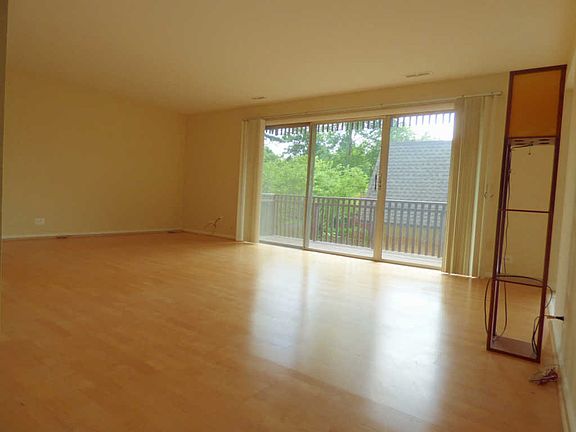 3rd image of 1815 Tanglewood Dr Unit 2C