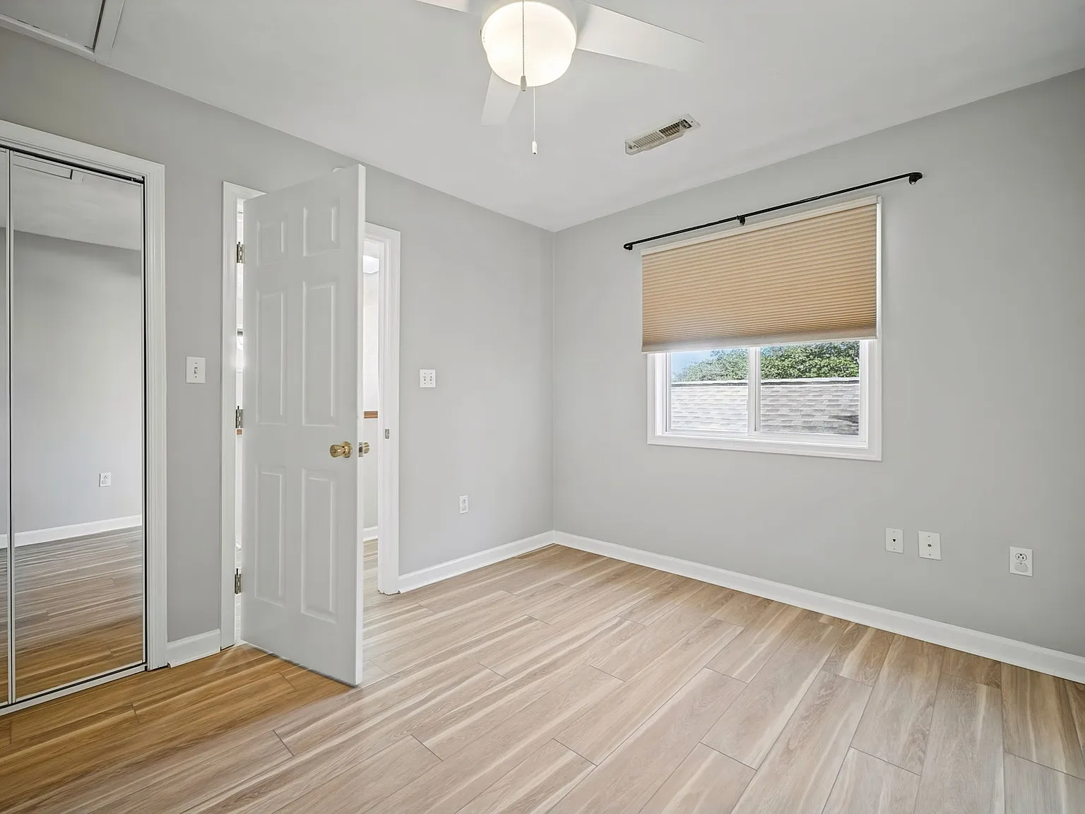 4 bed, 2250 sqft, $3,495 — Photo 4