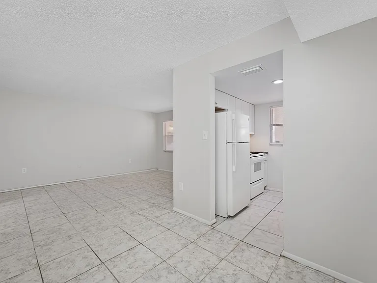 1767 Leo Ln S — Photo 10