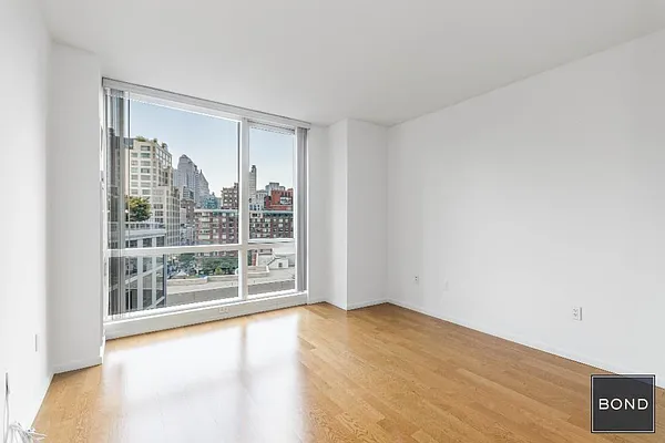 Sold by Bond New York | media 2