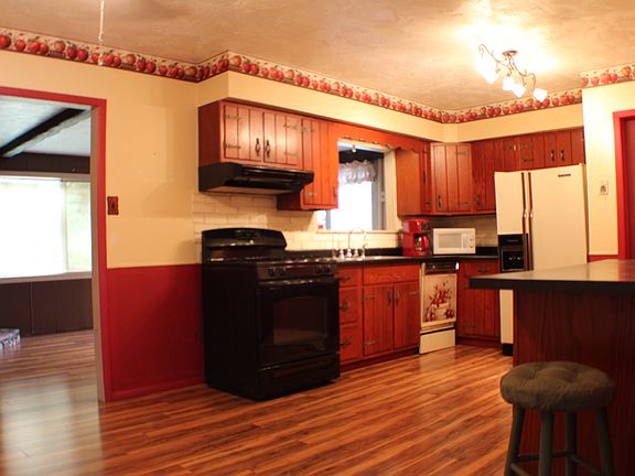 5th image of 248 Taney Ave