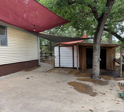 4th image of 131 Honey Tree Ln