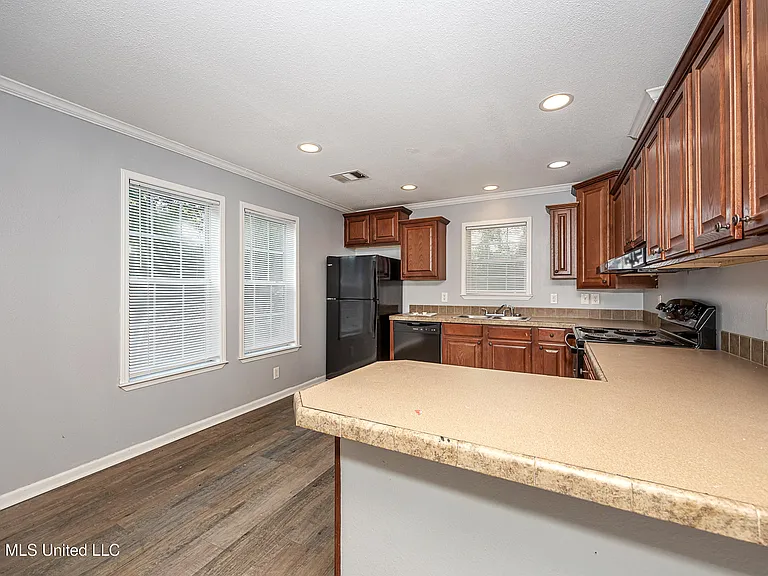 6003 E Lamar St — Photo 37