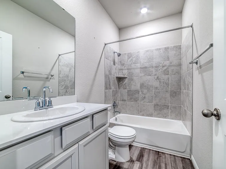 101 Red Cedar Ct — Photo 3